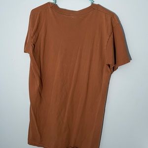 Brown Fruit of the Loom t-shirt